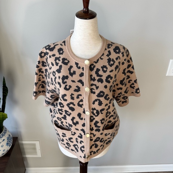 NWT! Abercrombie & Fitch Leopard LuxeLoft Short-Sleeve Cardigan - Color: LEOPARD - Picture 3 of 8